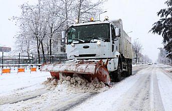 Sakarya, Düzce, Kocaeli, Karabük ve Zonguldak'ta kar yağışı sürücülere zor anlar yaşattı