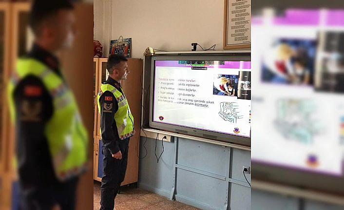 Sinop'ta öğrencilere EBA üzerinden trafik eğitimi verildi