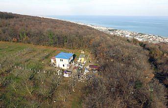 Sokak hayvanlarıyla ormana yerleşen hayvansever şikayetlerden kurtulamadı