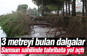 3 metreyi bulan dalgalar Samsun sahilinde tahribata yol açtı
