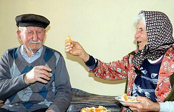 Amasyalı çift birbirlerine saygı ve sevgileriyle evliliklerinde 61 yılı geride bıraktı