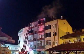 Bartın'da apartmanın çatısında çıkan yangın söndürüldü