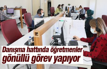 Danışma hattında öğretmenler gönüllü görev yapıyor