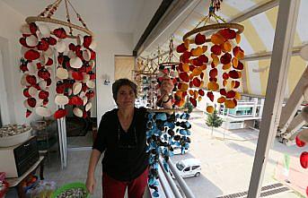 Deniz kabuklarından yaptığı rüzgar çanları 