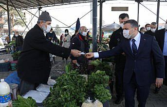 Düzce Valisi Atay pazar yerinde koronavirüs tedbirlerini denetledi: