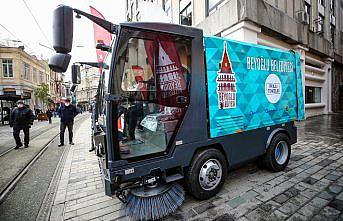 Kademe AŞ, yerli süpürme araçlarını Beyoğlu Belediyesi'ne teslim etti