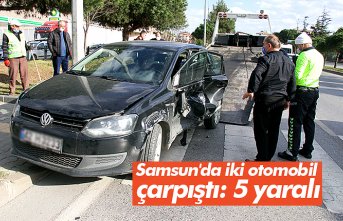 Samsun'da iki otomobil çarpıştı: 5 yaralı