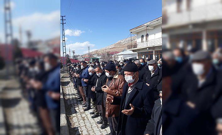 Samsun'da eşi tarafından bıçakla öldürülen kadının cenazesi Kahramanmaraş'ta defnedildi