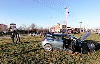 Samsun'da iki otomobile çarpan tır su kanalına düştü: 4 yaralı