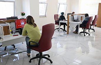 Samsun'da kurulan koronavirüs danışma hattında öğretmenler gönüllü görev yapıyor
