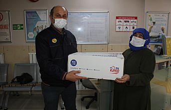 Zeliha teyze, Şanlıurfa'daki Mehmetçiklere çorap ve eldiven gönderdi