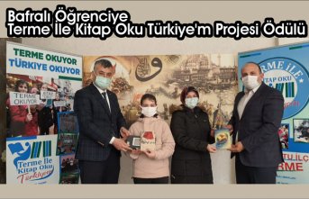 Bafralı Öğrenciye Terme İle Kitap Oku Türkiye'm Projesi Ödülü
