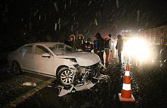 Bolu'da kar yağışı ulaşımı olumsuz etkiledi