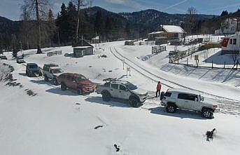 Düzce'de off-road tutkunları kar safarisiyle adrenalin coşkusu yaşadı