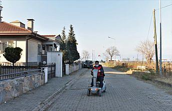 Engelli gencin yüzü istediği akülü araca kavuşmasıyla güldü