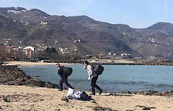 Espiye'de sahiller odun parçalarından temizleniyor
