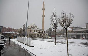 Giresun ve Rize'de kar nedeniyle 42 köy yolu ulaşıma kapandı