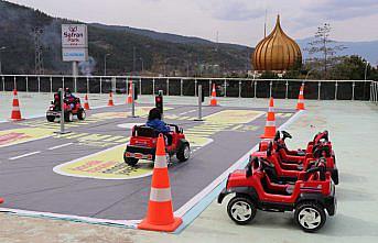 Karabük'te jandarma simülasyon aracıyla emniyet kemerinin önemine dikkati çekti
