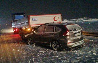 Karabük'te tıra çarpan otomobilin sürücüsü yaralandı