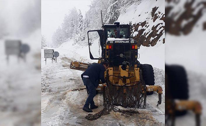Kastamonu'da kar nedeniyle 111  köy yolunda ulaşım sağlanamıyor