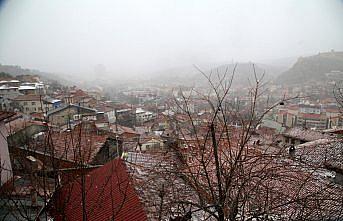 Kastamonu'da kar yağışı ve sis etkili oluyor