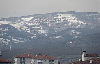 Kavak'ın yüksek kesimleri beyaza büründü