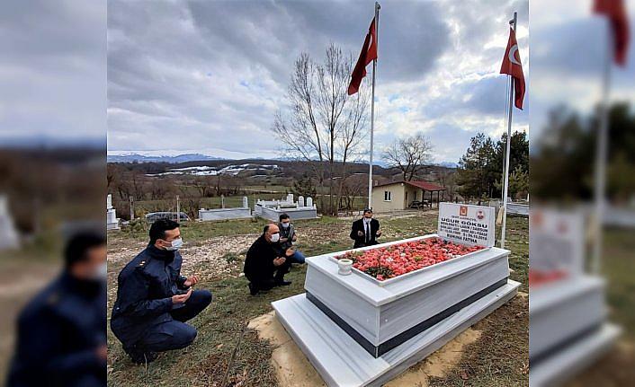 Kaymakam Eser, şehit Göksu'nun kabrini ziyaret etti