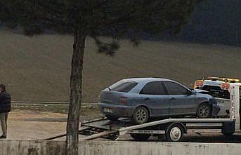 Mudurnu'da iki otomobil çarpıştı: 3 yaralı