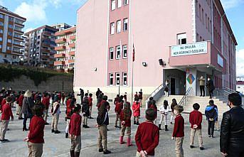 Orta ve Doğu Karadeniz'de yeni normalleşme süreciyle okullarda yüz yüze eğitime başlandı