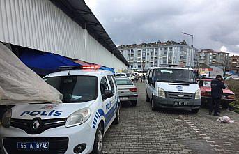 Samsun'da Kovid-19 testi pozitif olan kişi pazarda satış yaparken yakalandı