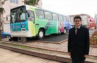 Samsun'da kütüphaneye dönüştürülen eski otobüs ilgi görüyor