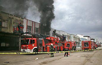 Samsun'da yalıtım malzemesi imalathanesinde çıkan yangın söndürüldü