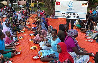 Amasyalı çift düğün yemeklerini Uganda'da ihtiyaç sahiplerine verdi