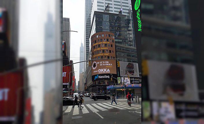 Arzum OKKA, New York'un Times Meydanı’nda