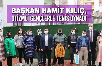 Başkan Hamit Kılıç, Otizmli Gençlerle Tenis Oynadı