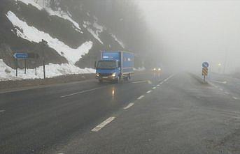 Bolu Dağı'nda sis ve yağmur etkili oluyor