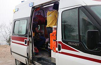 Bolu'da bariyerlere çarpan tırın sürücüsü yaralandı