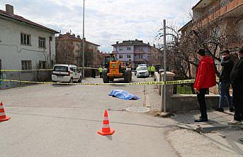 Bolu'da iş makinesinin çarptığı yaya hayatını kaybetti