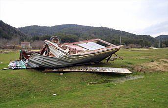 Bolu'da Yedigöller yolu üzerindeki kaçak yapıların yıkımına başlandı