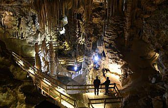 Doğu Karadeniz'in önemli turizm merkezlerinden Karaca Mağarası ziyarete açıldı