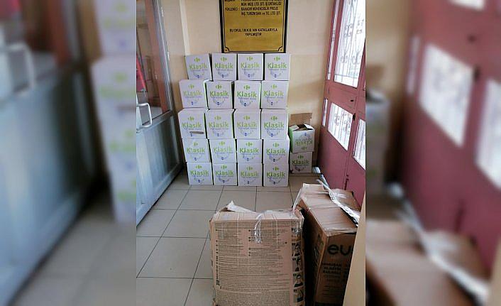 Eflani'de lise öğretmenleri ve personelinden 50 aileye kumanya yardımı