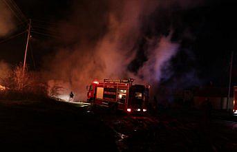 GÜNCELLEME - Kastamonu'da 2 ev, 2 ahır ve samanlığın hasar gördüğü yangın kontrol altına alındı