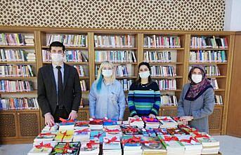 Güneysu Tarım Müdürlüğü ilçe kütüphanesine kitap bağışladı