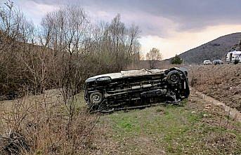 Karabük'te devrilen kamyonetteki iki kişi yaralandı