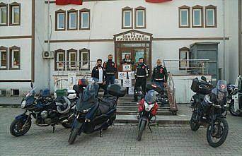 Kastamonu'da motosiklet tutkunları ramazan ayında erzak kolisi dağıtıyor