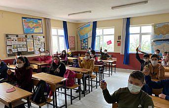 Ordu Büyükşehir Belediyesi 20 bin öğrenciye dezenfektanlı kalem dağıttı