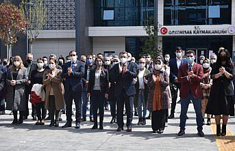 Ortahisar Belediyesi işçileri ramazan kumanyalarını ihtiyaç sahibi ailelere bağışladı