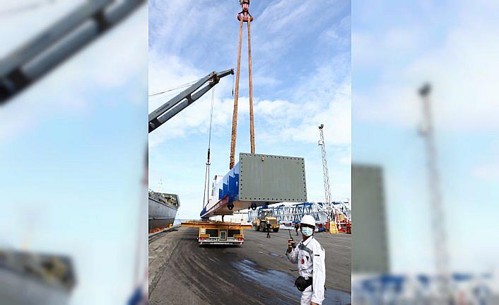 Rusya'da hizmet verecek dev konteyner vinçlerin kurulumu Trabzon Limanı'nda yapılacak
