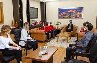 Şampiyon öğrencilerden Safranbolu Belediye Başkanı Köse'ye ziyaret