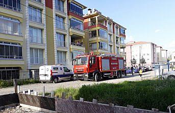 Taşova'da apartmanın deposunda çıkan yangın hasara yol açtı